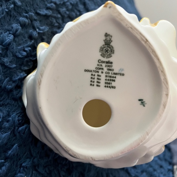 Stunning Royal Doulton Ladies Figure "Coralie" HN2307! Made in England - Picture 2 of 2